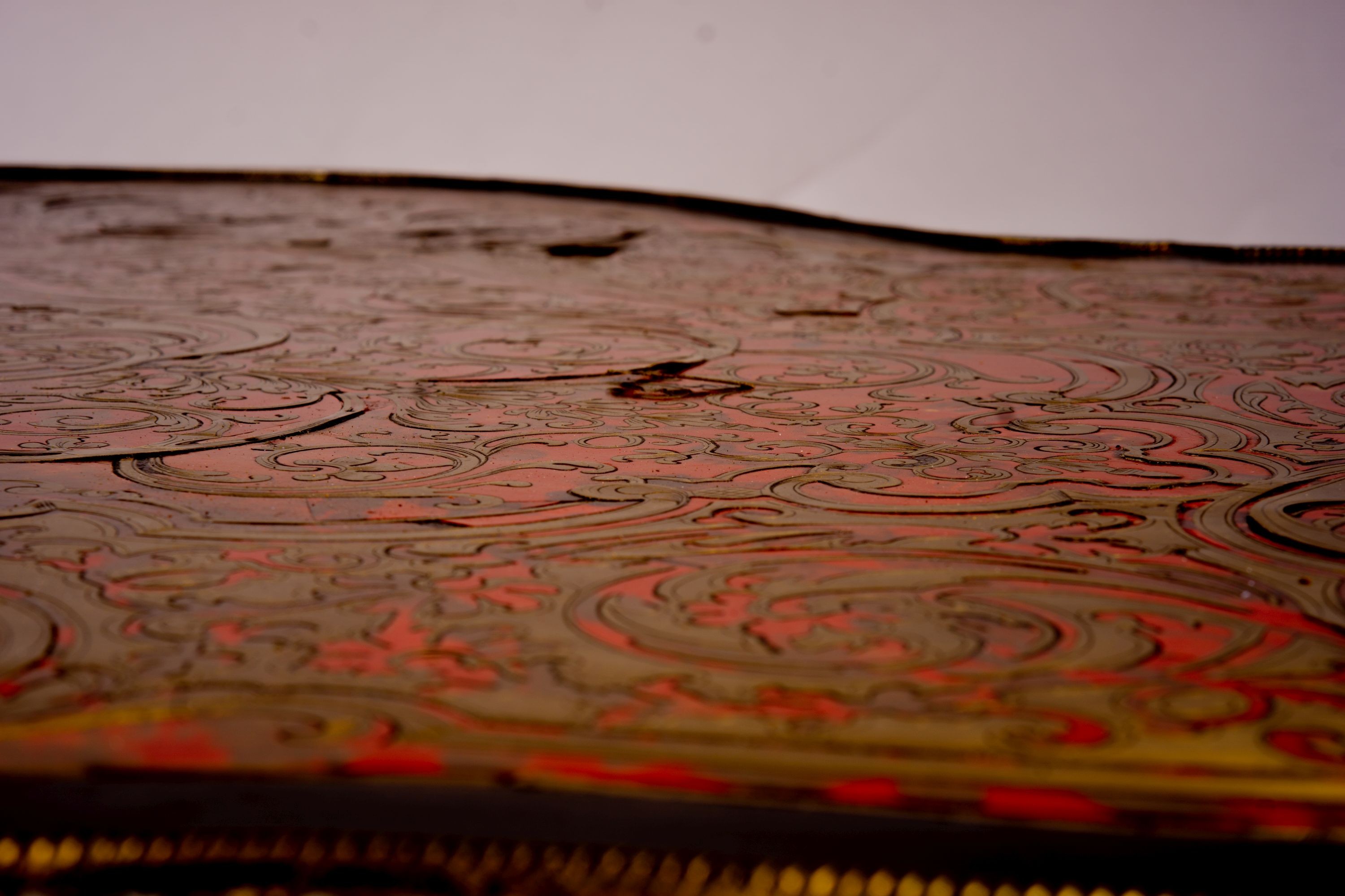 A 19th century Boulle inlaid centre table with shaped oval top, width 130cm, depth 78cm, height 76cm